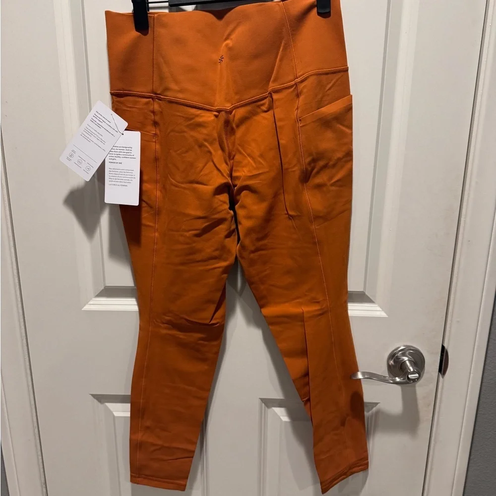 Athleta Salutation stash tight size Large - Picture 4 of 4